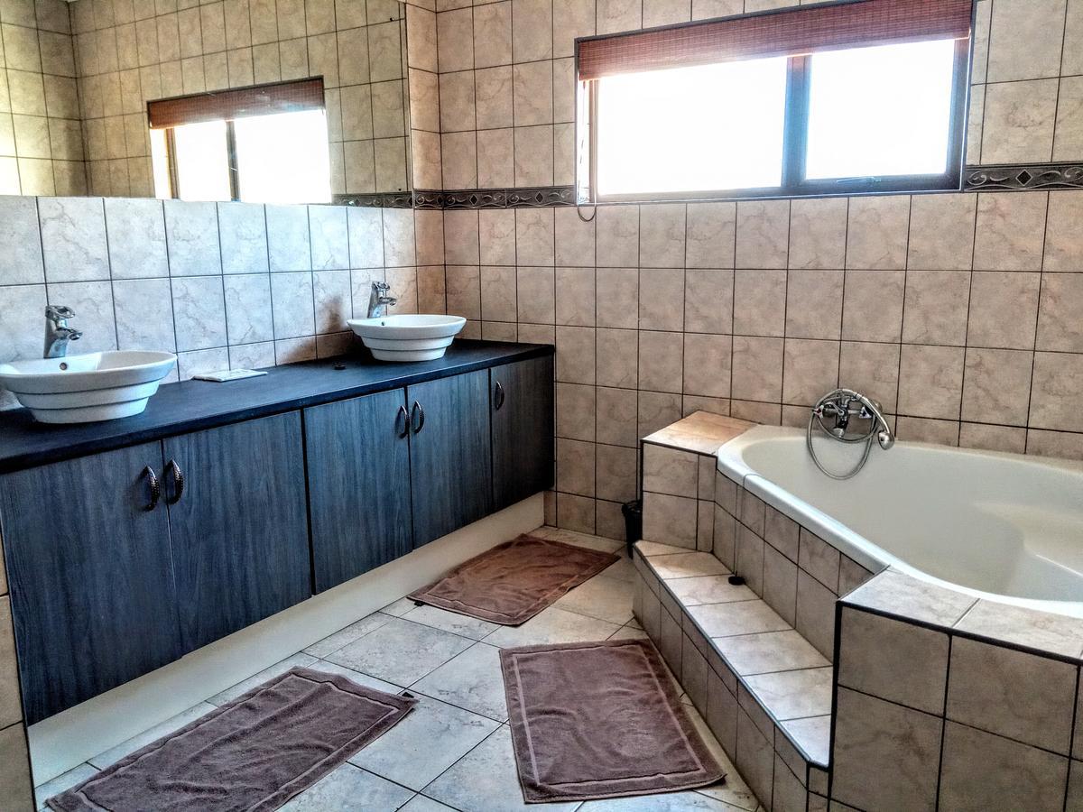 Sea View Bliss Guesthouse With Self Catering Свакопмунд Екстер'єр фото