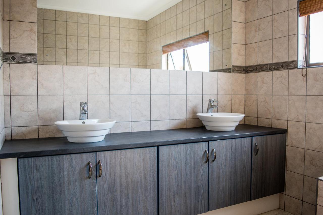 Sea View Bliss Guesthouse With Self Catering Свакопмунд Екстер'єр фото