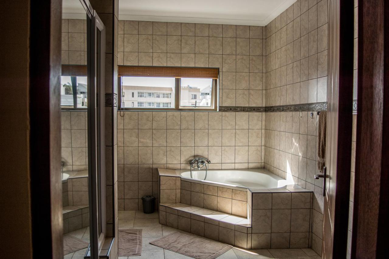 Sea View Bliss Guesthouse With Self Catering Свакопмунд Екстер'єр фото